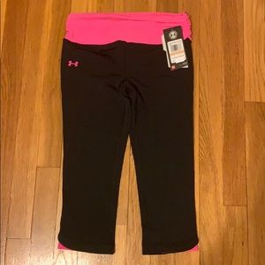 Under Armour black pink capris small NWT fitted